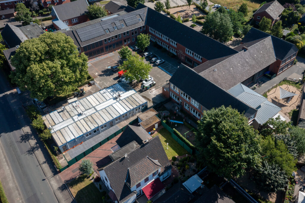 Die Containeranlage dient als Erweiterung für die Kita Wilde Wiese bis der Neubau fertig ist. Foto: Stadt Ahaus/Stefan Hilbring