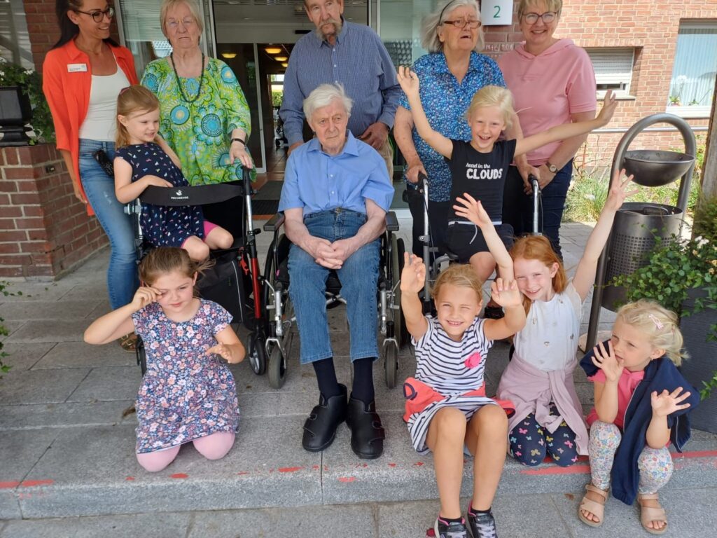 Sowohl die Seniorinnen und Senioren als auch die Kinder haben die Treffen und Aktivitäten immer sehr genossen. Foto: Pflegenetz Westmünsterland