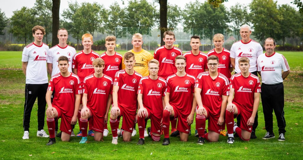 Die A-Jugend des SC Rot-Weiß Nienborg freut sich über den nachträglichen Aufstieg.