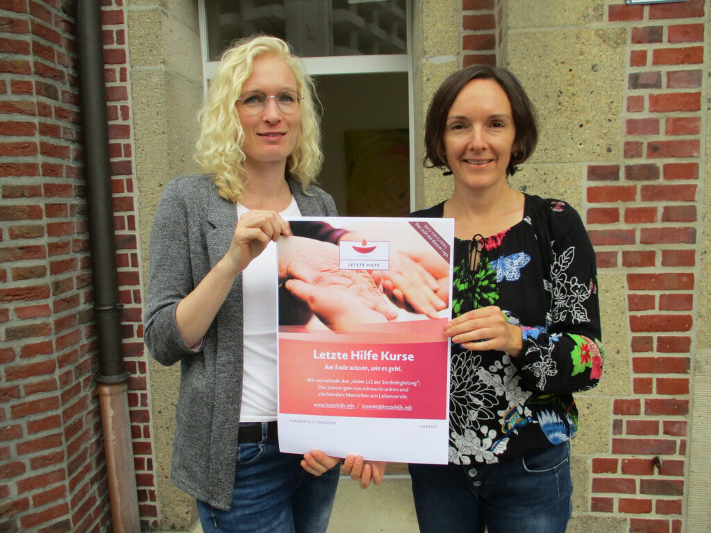 Der Ambulante Paritätische Hospizdienst in Ahaus - auf dem Foto Catrin Grote (links) und Claudia Schwanekamp - bietet einen Basiskurs zur Letzten Hilfe an.